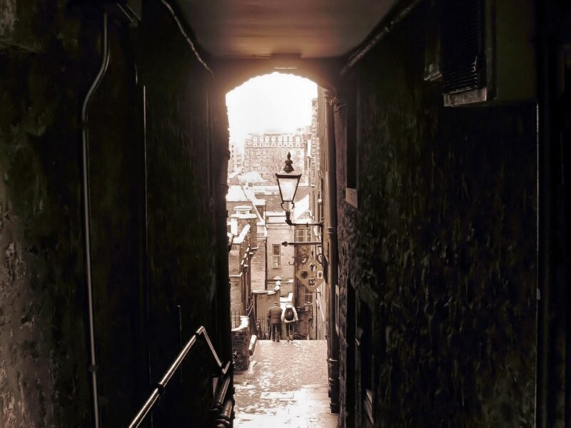 edinburgh-dark alley